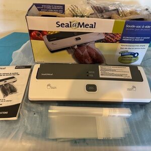 Seal-a-Meal Vacuum Sealer in Gray Brand new In box